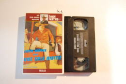 CA1 K7 VHS JOHN WAYNE DANS UNE SALE AMITIE - Concert Et Musique