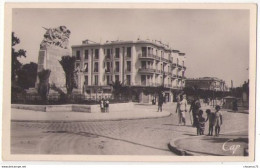 (Algérie) 066, Sidi Bel Abbés, CAP 73, Monument Aux Morts Et L'Avenue Emile Loubet - Sidi-bel-Abbès