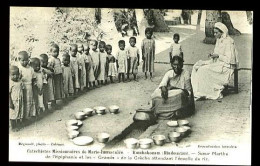 KUMBAKONAM (Hindoustan) - ...Les "Grands" De La Crèche Attendant L'écuelle De Riz - (Gros Plan Animé Avec Enfants) - Missions