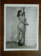 PHOTO EROTIQUE DE STUDIO ANNEES 70 - Unclassified