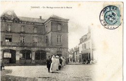 Tannay : Un Mariage Sortant De La Mairie (petit Pli Ang.)    /// Ref Mars 24. /// BO. 58 - Tannay