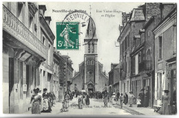 NEUVILLE DE POITOU - Rue Victor Hugo Et L'Eglise - Neuville En Poitou