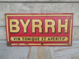 Ancienne Plaque Tôle Publicitaire Byrrh Vin Tonique Et Apéritif - Schnaps & Bier