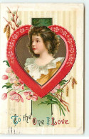 N°18119 - Carte Gaufrée - Clapsaddle - To The One I Love - Jeune Fille Au Milieu D'un Coeur - Valentine's Day