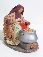 57609 Pastorello Mondo Del Presepe De Agostini - Donna Che Cucina - H. 8 Cm - Nacimientos - Pesebres