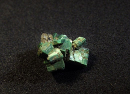 Torbernite Cluster  ( 1 X 0.5 X 1 Cm ) Margabal - Aveyron - France - Mineralien