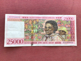 MADAGASCAR Billet De 25 000 Francs - Madagascar