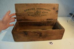 C75 Très Ancienne Boite En Bois GENUINE ARMSTRONG USA - Dosen