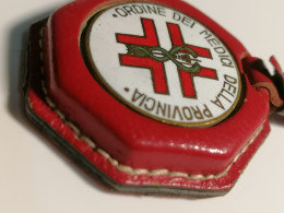 CROCE ROSSA PORCELLANATA ORDINE DEI MEDICI DELLA PROVINCIA SINPHARMA MILANO   PUBBLICITA PORTACHIAVI   PORTE-CLEFS - Red Cross