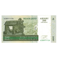 Billet, Madagascar, 200 Ariary, 2004, KM:87a, SPL - Madagascar