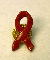 PINS  RUBAN ROUGE SIDA AIDS / 33NAT - Médical