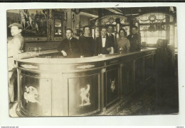 CARTE PHOTO .INTERIEUR D UN CAFE BRASSERIE . PARIS ? .PATRONNE ET SON PERSONNEL  .DECORATION STYLE ART DECO .   A SITUER - Cafés