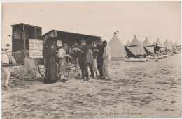 CPA  Metiers RARE  Marchande De Cartes Postales Dans Un Campement Militaire (Camp De Chalons)   TBE  Ed ND - Fliegende Händler