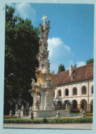 Zisterzienser - Abtei Heiligenkreuz - Innenhof Mit Dreifaltigkeitssäule - Heiligenkreuz