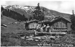 REUTI HASLIBERG ► Alphütten Mit Arbeitenden Bauern Und Sicht Auf Planplatten, Fotokarte Ca.1950 - Hasliberg