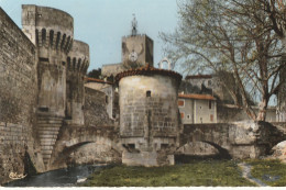 PERNES LES FONTAINES . - Les Remparts Et La Tour De L'Horloge. Carte Pas Courante - Pernes Les Fontaines