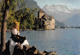 Suisse - LAC LEMAN -MONTREUSIENNE EN COSTUME ET LECHATEAU DE CHILLON/ VOIR SCANS - Genfersee
