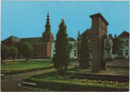 Meerhout - Kerk En Oorlogsstandbeeld - Meerhout