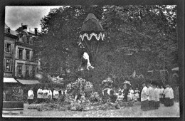 ROSSIGNOL -  1920 Manifestation En Faveur Des Martyrs  -  Le Cénotaphe - Tintigny