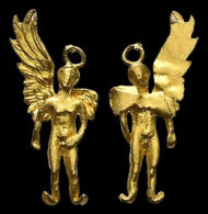 A Roman Gold Pendant In The Form Of Eros - Archéologie