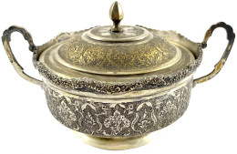 Persische Zweihenklige Deckeldose, Vermutlich Isfahan Oder Teheran. Silber 84 Zolotniki (875/1000). 16 X 8,5 Cm; 255 G.  - Argenterie