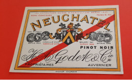 ETIQUETTE  ANCIENNE DECOLLEE / SUISSE / NEUCHATEL / PINOT NOIR /HORS CONCOURS / MEDAILLES - Rode Wijn