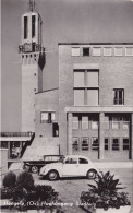 3196/ Hengelo, Hoofdingang Stadhuis, Oude Auto, Kever, 1966 - Hengelo (Ov)