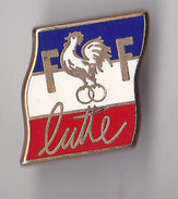 PIN'S THEME SPORT  LUTTE  FEDERATION FRANCAISE - Worstelen