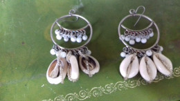 B15/ BOUCLE D OREILLE METAL COQUILLAGE PERLE GRANDE  9 CM - Earrings