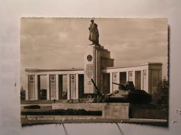 Berlin - Sowjetisches Ehrenmal Am Brandeburger Tor - Porte De Brandebourg