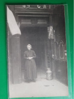 Carte Photo , D'un Café Au Numero 49 , Madame Martin - Cafes