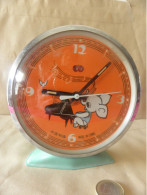 Vintage Réveil Avec Bras D'éléphant Mobile Fonctionne, Bon état - Alarm Clocks