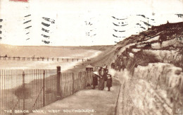 ROYAUME-UNI - The Beach Walk - West Southbourne - Vue Sur La Plage - Des Gens Qui Se Promènent - Carte Postale Ancienne - Bournemouth (ab 1972)