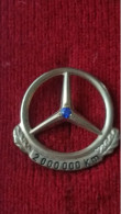 Mercedes Benz 2000000 KM Anstecknadel - Mercedes