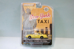 Greenlight - FORD CROWN VICTORIA 1994 New York Taxi Réf. 30206 1/64 - Otros & Sin Clasificación
