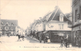 FRANCE - Beaumont Le Roger - Place De L'hotel De Ville -  Animé - Carte Postale Ancienne - Beaumont-le-Roger