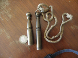 2 Vintage Quille Militaire Hauteur 10 Et 9 Cm - Other & Unclassified