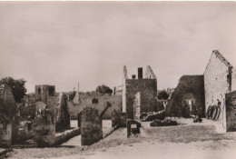 ORADOUR SUR GLANE. -   Détruit Le 10 Juin 1944 . - Place Du Champ De Foire - Soldatenfriedhöfen