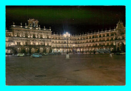 A946 / 339 Espagne SALAMANCA Vue Nocturne De La Grande Place ( Voiture ) - Salamanca