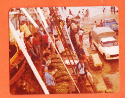 16237 / Warf De LEAVA Débarcadère Arrivée Bateau Fourgonnette PEUGEOT 404 DATSUN 1982 Photo 11x9cm Wallis Et Futuna - Wallis Et Futuna
