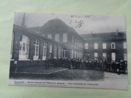 102-15-183        BEAUMONT    Ecole Moyenne De L'Etat Pour Garçons - Cour Intérieure Du Pensionnat - Beaumont