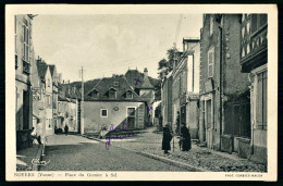 A69  FRANCE CPA NOYERS ( YONNE ) - PLACE DU GRENIER A SEL - Collections & Lots