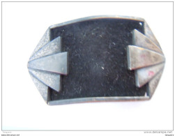 Gesp Of Versiering Handtas Of Schoen Art Deco Suede Metal Boucle De Ceinture Ou Décoration De Sac Ou Soulier 5 X 2,8 Cm - Cinture & Fibbie