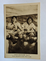 CPA - Missions Esquimaudes Femmes Sous L'igloo - Nunavut