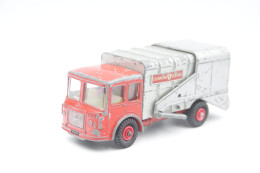 Matchbox Lesney MB-7A1 FORD REFUSE TRUCK, Issued 1970 - Matchbox