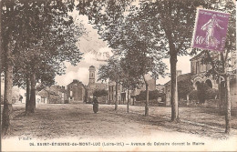 SAINT-ETIENNE-DE-MONT-LUC (44) Avenue Du Calvaire Devant La Mairie En 1928 - Saint Etienne De Montluc