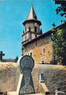 64 - Aïnhoa - L'église Et Le Monument Aux Morts - Ainhoa