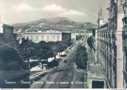 I758 Cartolina Trapani  Citta' Piazza Vittorio Veneto E Veduta Di Erice - Trapani