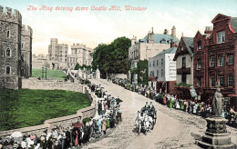 ROYAUME UNI - Angleterre - Berkshire - Windsor - The King Driving Down Castle Hill - Colorisé - Carte Postale Ancienne - Windsor Castle