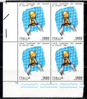 ITALIA REPUBBLICA ITALY 1982 CAMPIONATO MONDIALE DI CALCIO CAMPIONE DEL MONDO LIRE 1000 QUARTINA ANGOLO DI FOGLIO MNH - 1981-90: Nieuw/plakker